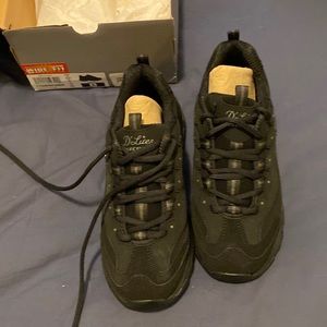 Sketcher delights tennis shoes. Size 8 wide.